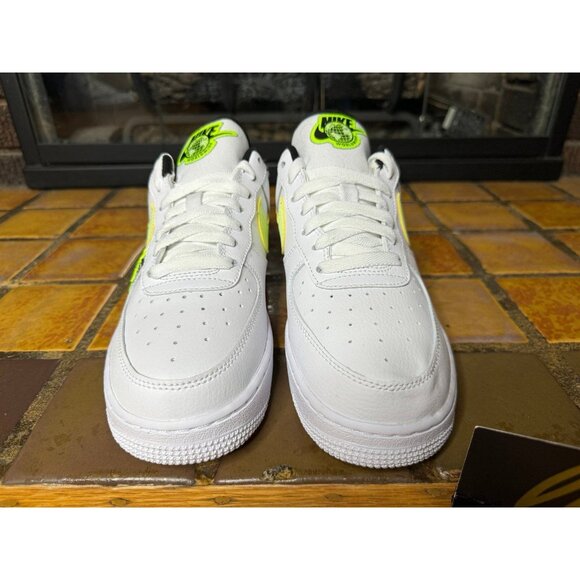 Women’s 7.5 Nike Air Force 1 ‘07 LV8 Worldwide Pack Volt Low Sneakers CK6924-101 - Picture 3 of 9